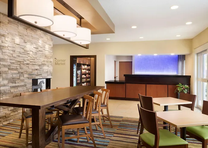 Fairfield Kankakee Hotel