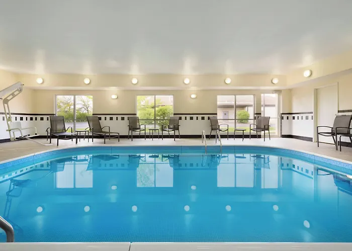 Fairfield Kankakee Hotel 3*