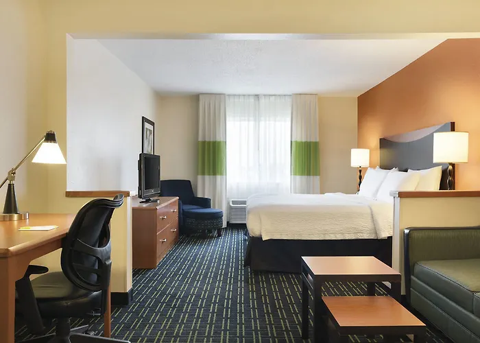 Fairfield Kankakee Hotel 3*