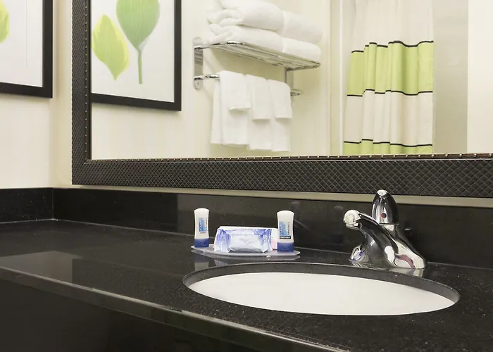Fairfield Kankakee Hotel